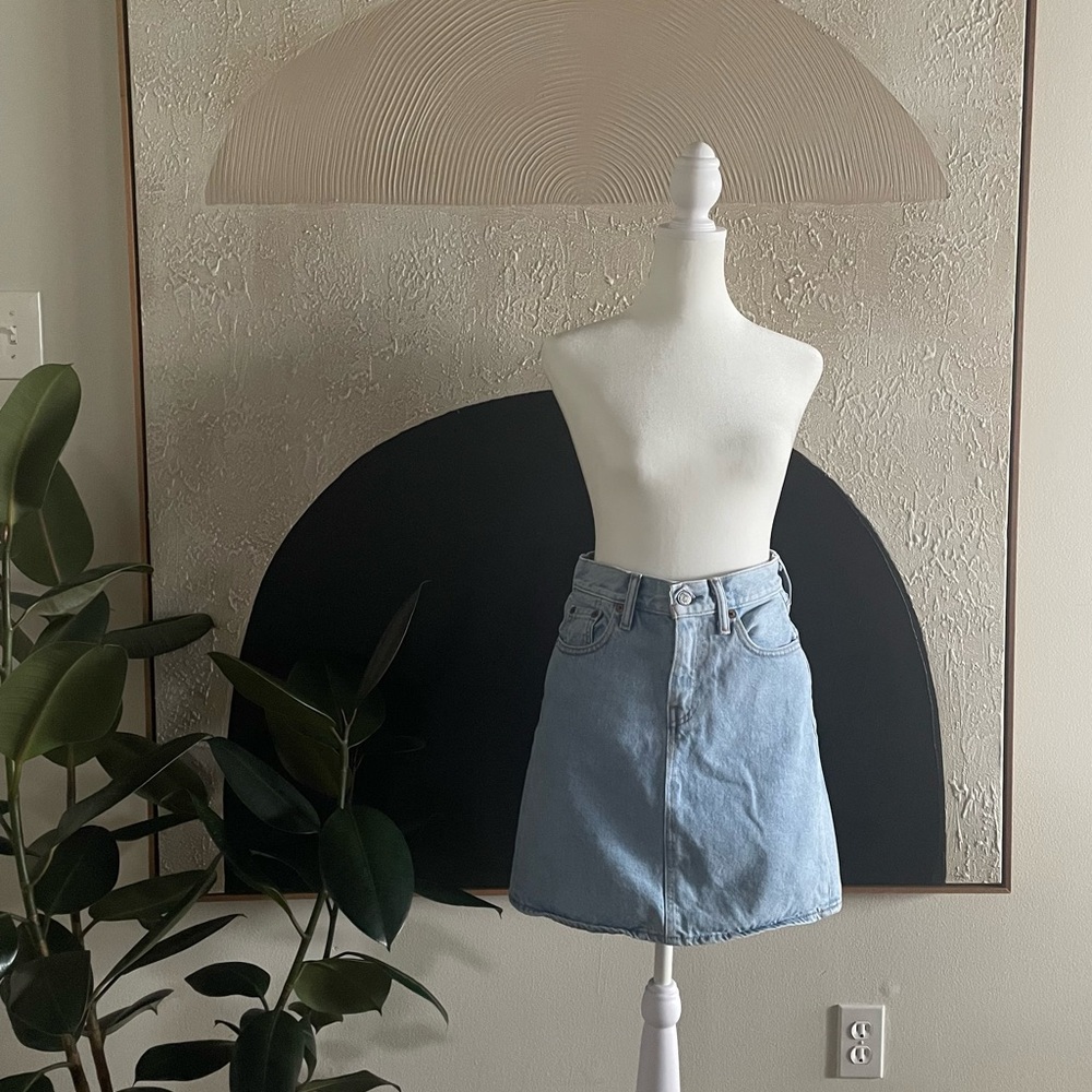 Denim Levi’s mini skirt